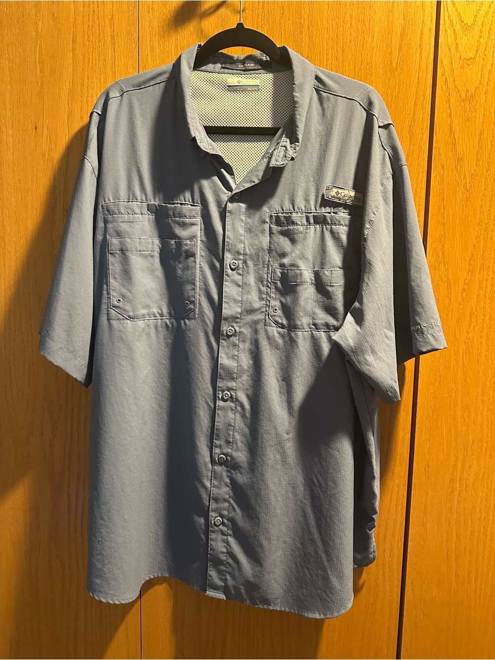 Columbia Men’s Short Sleeve Gray-Blue Performance Button-Down Shirt